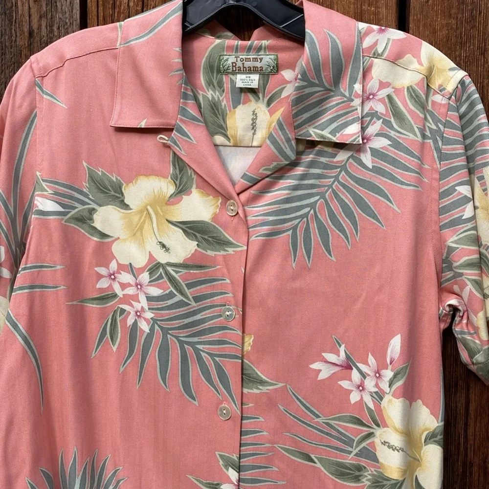 Tommy Bahama Short Sleeve Shirt 100% silk - Picture 3 of 7